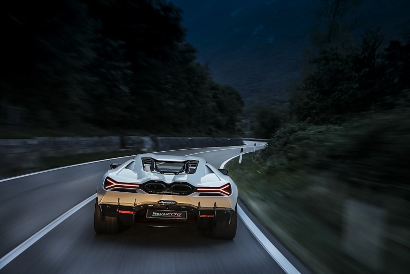 Lamborghini Revuelto 2024