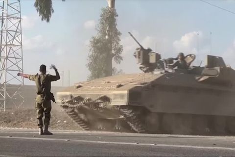 Video: Weitere Luftangriffe auf Gaza, israelisches Militär bringt Panzer an der Grenze in Stellung