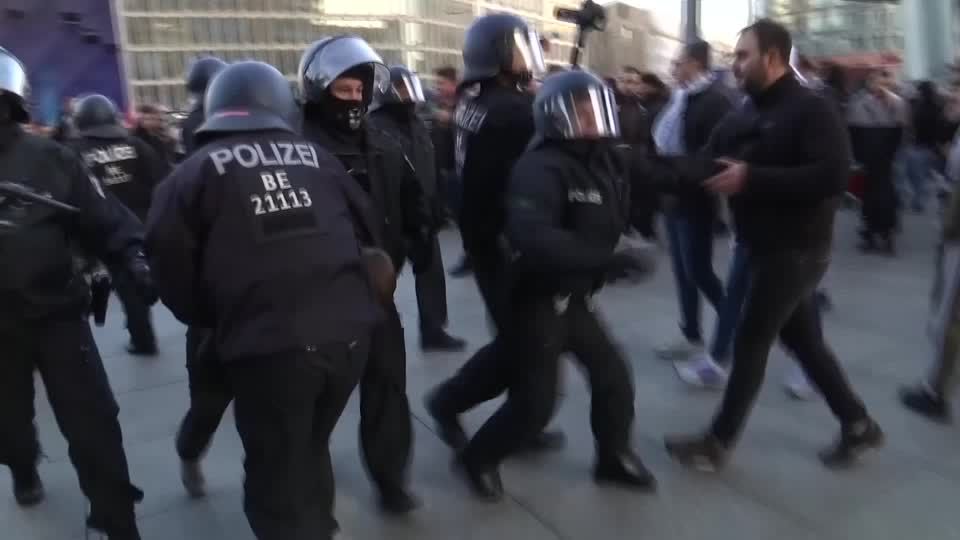 Video: Berlin: Polizei löst verbotene pro-palästinensische Kundgebung auf