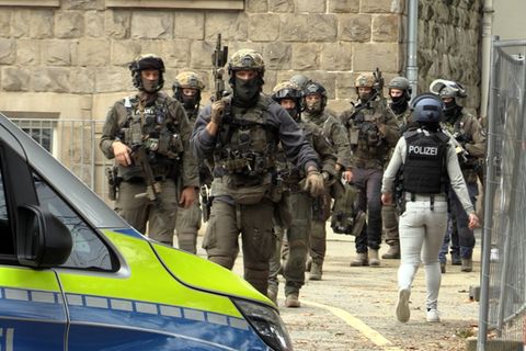 Die Polizei ist am Montagvormittag an einer Schule in Bochum im Einsatz