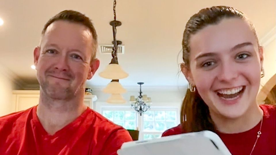 "Girl Math" und "Boy Math" "Dann bist du Pleite!": Junge Frau erklärt, wie sich Gen Z hohe Ausgabe schönrechnet – ihr Vater ist fassungslos