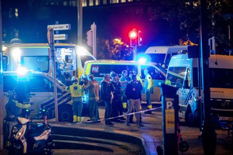 Belgien, Brüssel: Polizisten stehen am Tatort