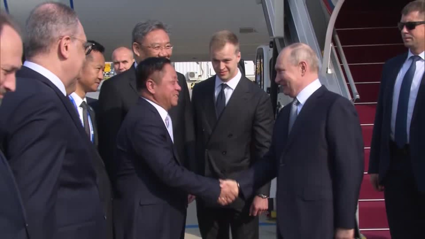 Video: Putin In Peking Eingetroffen | STERN.de