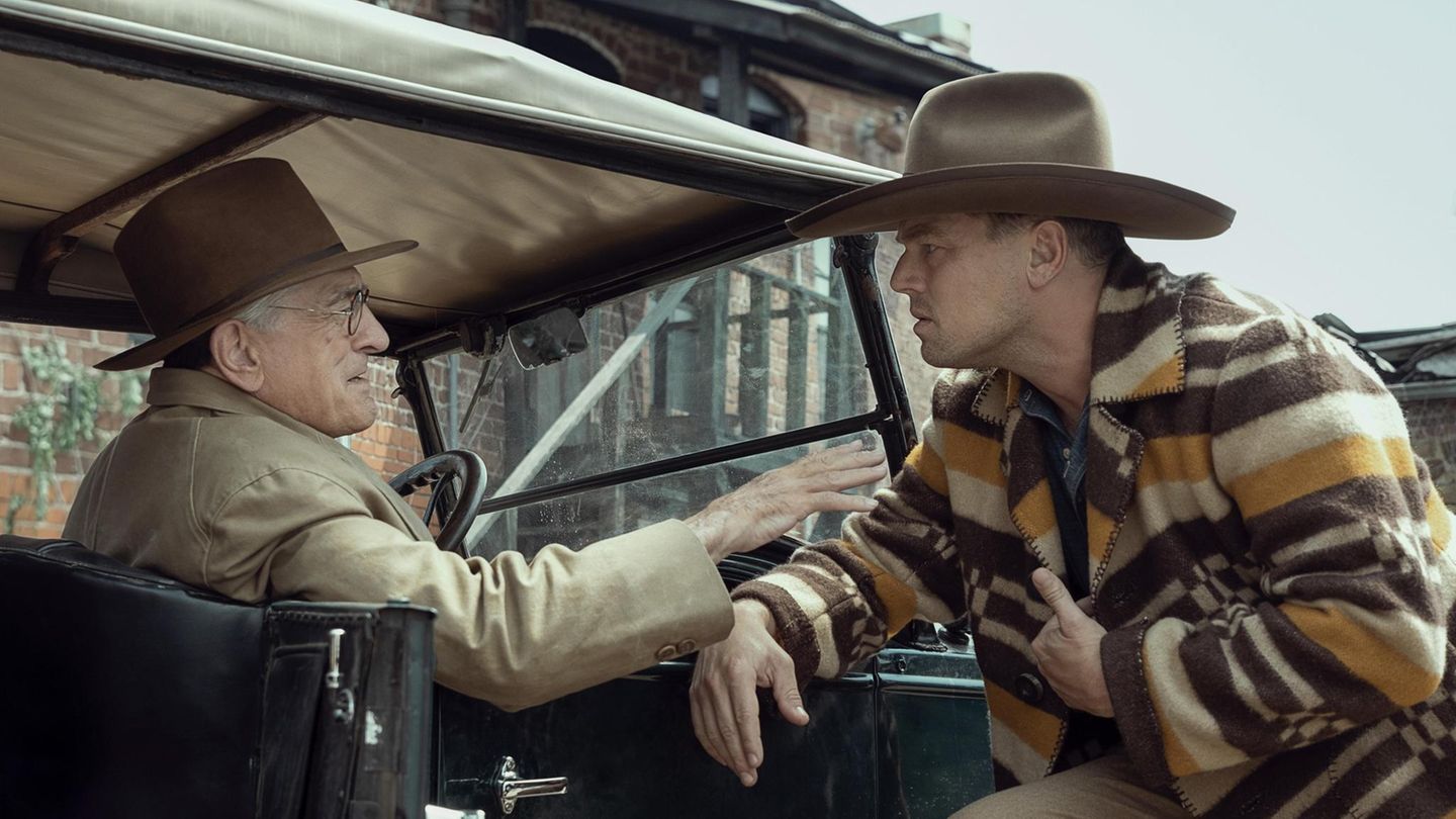 Szenenbild „Killers of the Flower Moon“ (Apple) 2023 mit Robert De Niro und Leonardo di Caprio