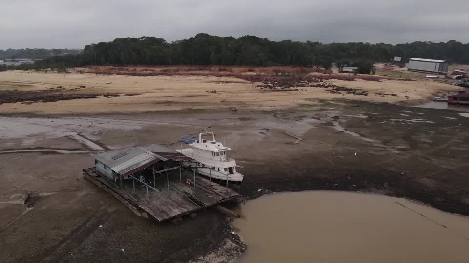 Brasilien: Dürre am Amazonas: Niedrigster Wasserstand seit über einem Jahrhundert Brasilien: Dürre am Amazonas: Niedrigster Wasserstand seit über einem Jahrhundert