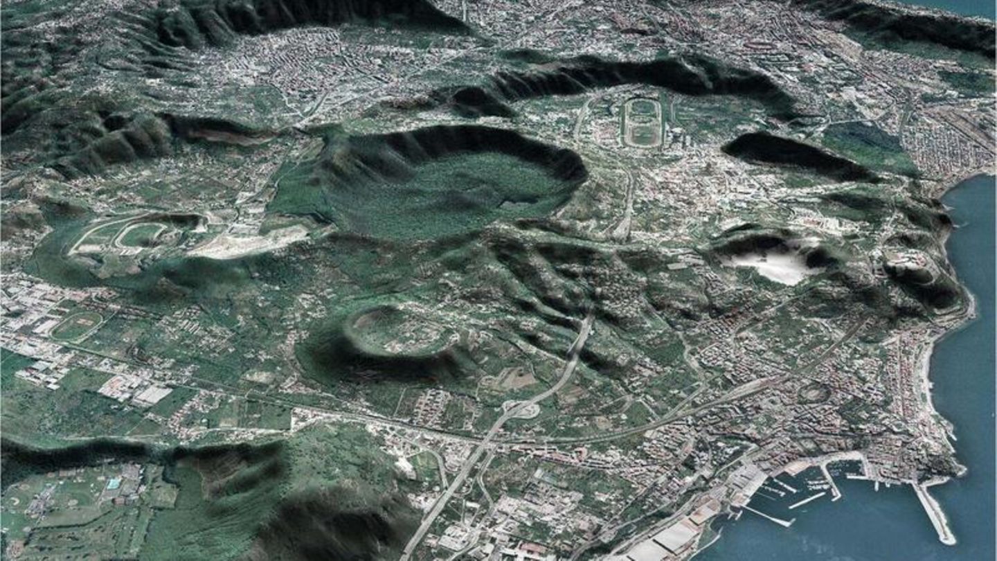 Supervulcano vicino Napoli: l’Italia annuncia piani di evacuazione