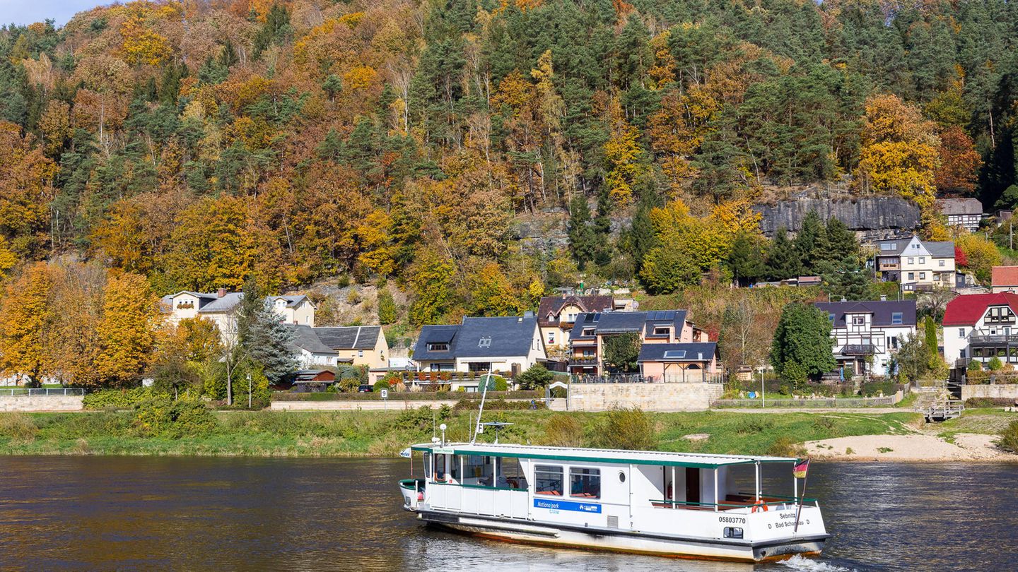 Platz 5: Bad Schandau, Sachsen An den Ufern der Elbe liegt die Kleinstadt Bad Schandau. Der anerkannte Erholungsort in Sachsen bietet Übernachtungsmöglichkeiten für alle Wanderer, die Lust haben, den Nationalpark Sächsische Schweiz zu erkunden, der das Städtchen umgibt. Ganz egal, ob am Fluss entlang oder über den Malerweg durch die schroffe Felslandschaft – die Wanderregion hält viele Besonderheiten bereit.