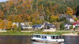 An den Ufern der Elbe liegt die Kleinstadt Bad Schandau. Der anerkannte Erholungsort in Sachsen bietet Übernachtungsmöglichkeiten für alle Wanderer, die Lust haben, den Nationalpark Sächsische Schweiz zu erkunden, der das Städtchen umgibt. Ganz egal, ob am Fluss entlang oder über den Malerweg durch die schroffe Felslandschaft – die Wanderregion hält viele Besonderheiten bereit. 