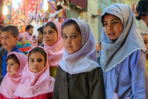 Schulkinder im Iran