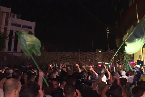 Video: Ausschreitungen bei Protesten gegen Klinikbeschuss