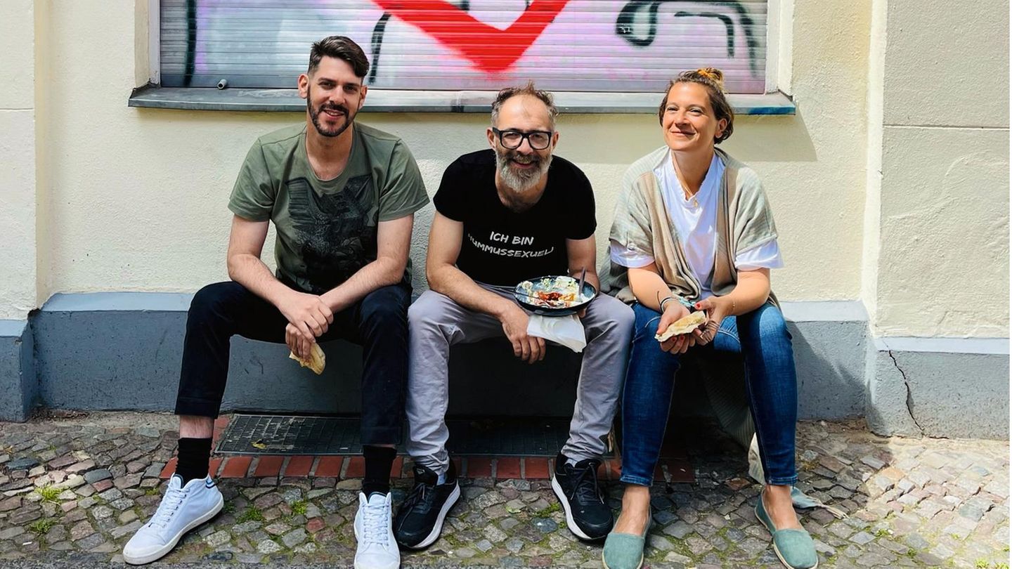 Oz Ben David (links) und Jalil Dabit haben gemeinsam mit Fotografin Elissavet Patrikiou das Kochbuch zum Restaurant "Kanaan" produziert