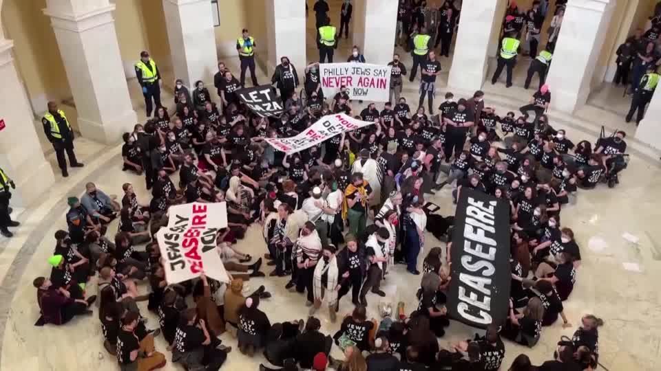 Video: Protest im US-Kapitol: Jüdische Aktivisten fordern Waffenruhe Video: Protest im US-Kapitol: Jüdische Aktivisten fordern Waffenruhe