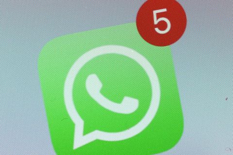 Grünes WhatsApp-Logo mit roter Benachrichtigung über 5 ungelesene Nachrichten