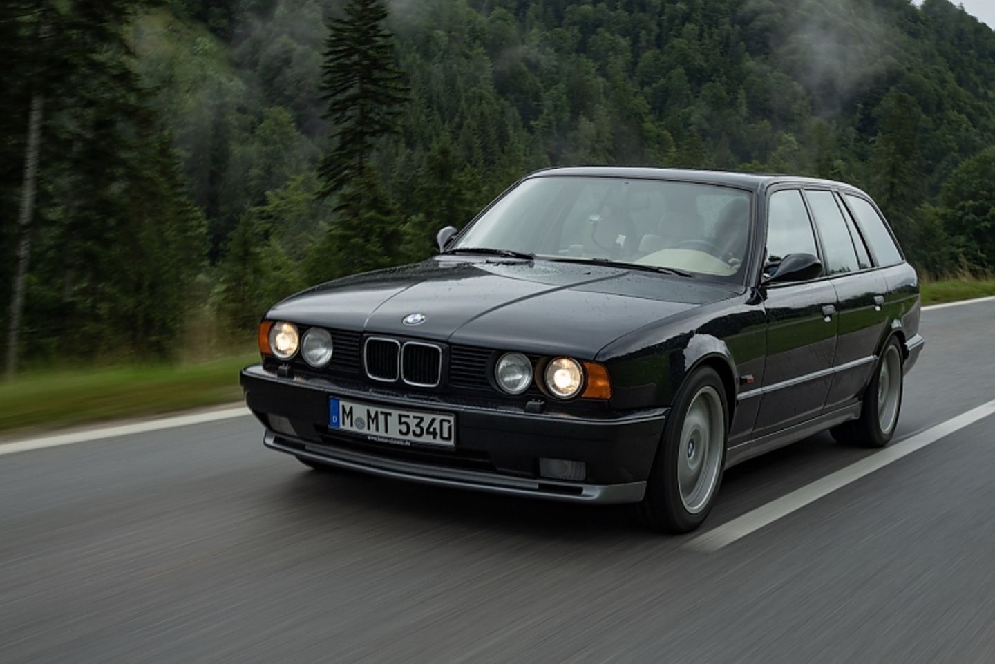 Klassiker: BMW M5 der Generation E34 : Die schwarze Mauritius