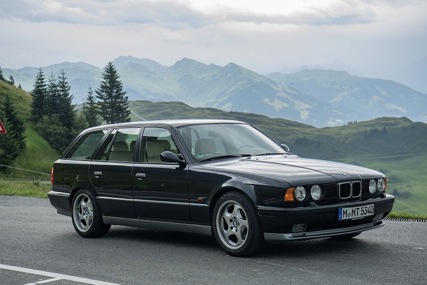 BMW M5 Touring E34