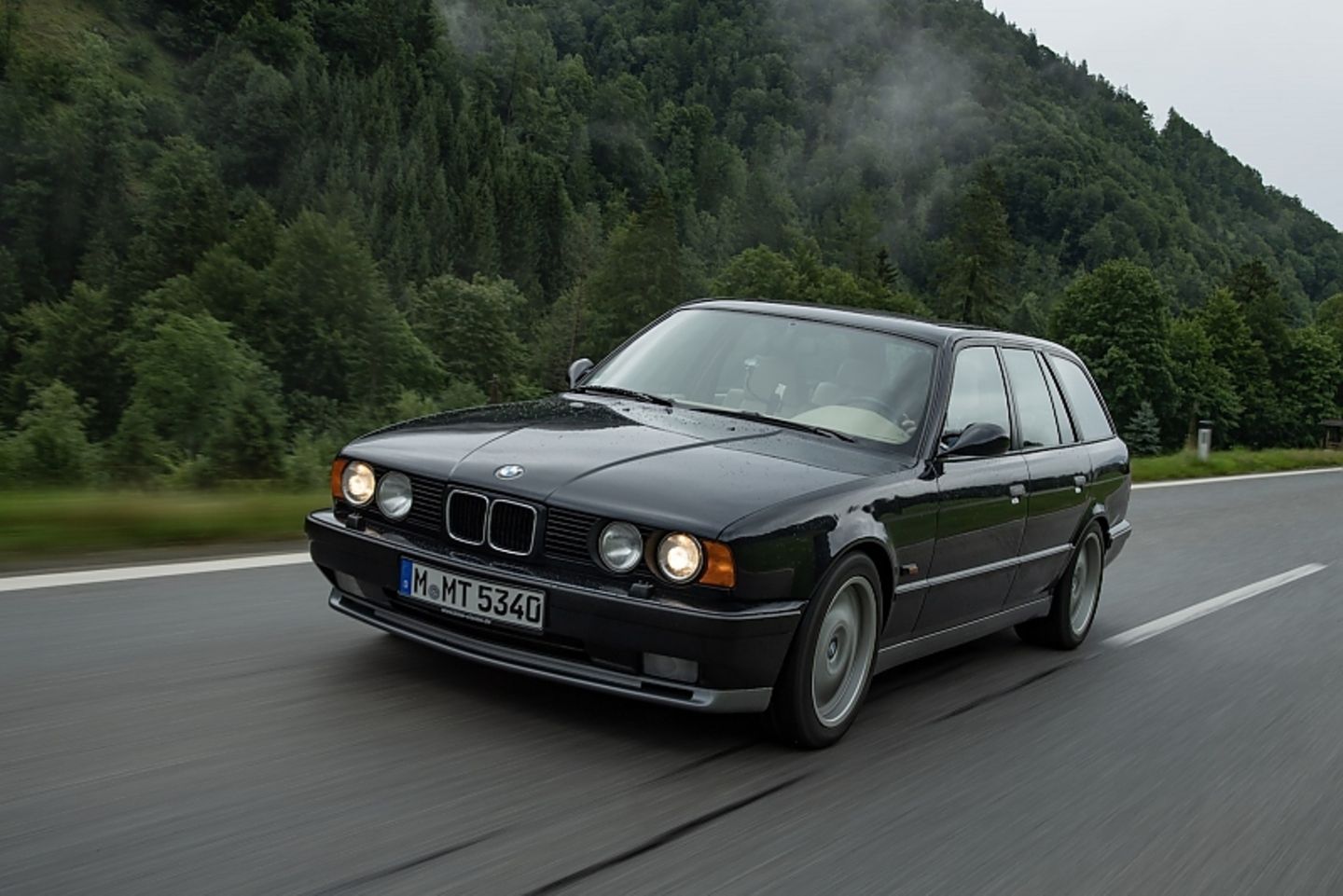 BMW M5 Touring E34