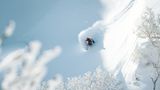 Auch Japan kann Schnee: Die finnische Profi-Snowboarderin Enni Rukajärvi nutzt die Abfahrt des "Japow" im japanischen Hokkaido 