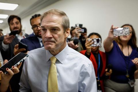 Jim Jordan wird von Reportern interviewt