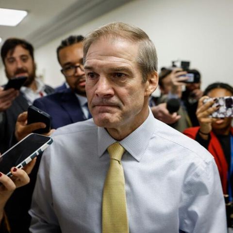 Jim Jordan wird von Reportern interviewt