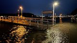 An der Promenade in Travemünde stieg das Wasser schon in der Nacht