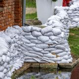 Deshalb wurden in Wismar Uferbereiche in der Nähe des Stadthafens bereits mit Sandsäcken verstärkt