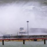 Der Sturm trifft mit Orkanstärke auf die Ostküste der Insel Rügen