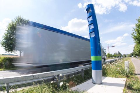 Lkw-Maut: Ein Lkw fährt an einer Mautstation vorbei