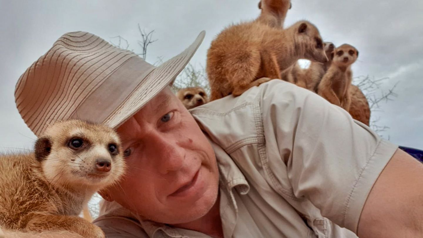 Mehr als drei Jahre lang haben die Filmemacher Jens Westphalen und Thoralf Gropitz in Namibia verbracht und die Tierwelt beobachtet. Das Ergebnis kann man sich in ihrer zweiteiligen Dokumentation "Namibias Naturwunder – Leben am Limit" (Teil 1) und "Namibias Naturwunder – Kleine Helden, große Jäger" im NDR ansehen. 