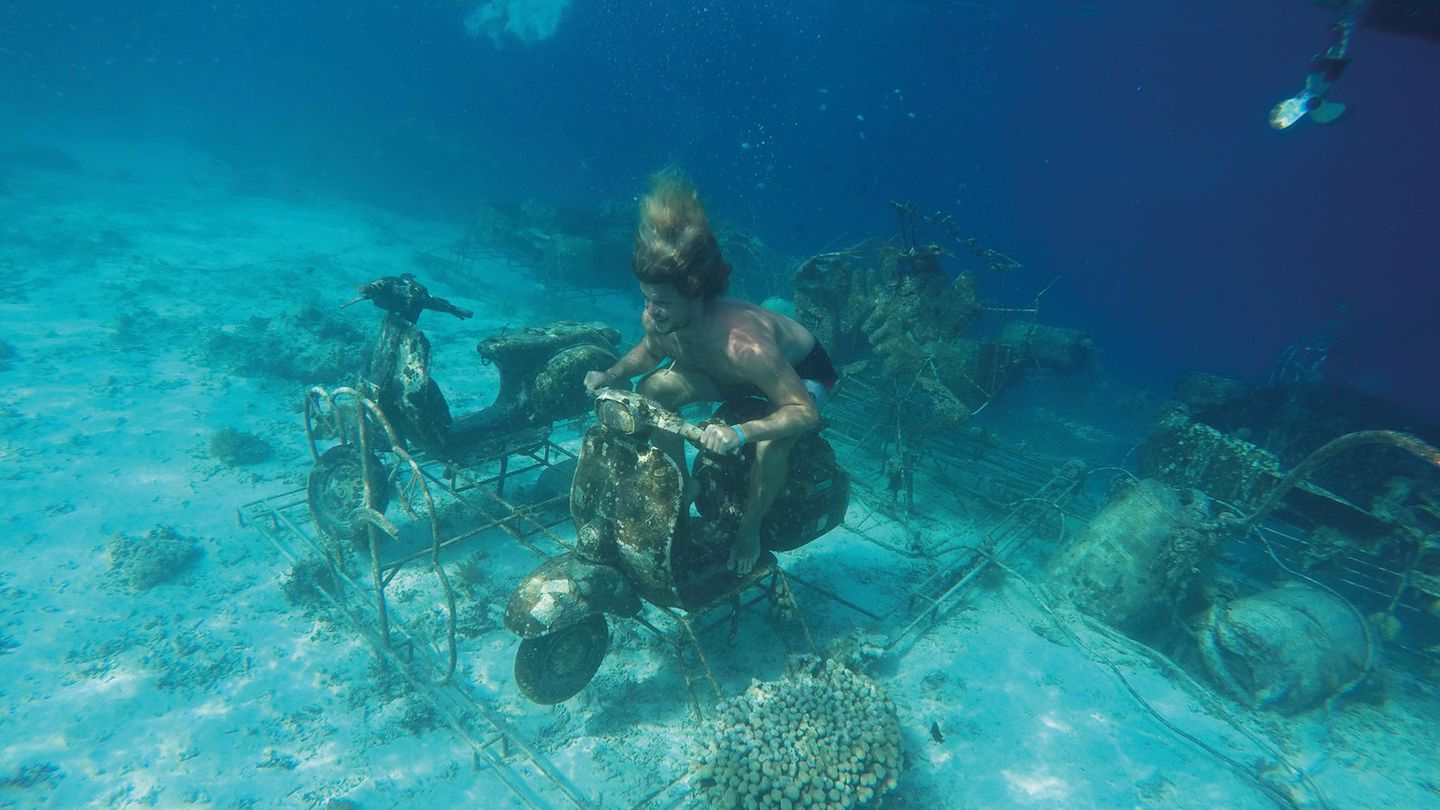 "Aquaplaning auf ganz neuem Niveau", schreibt Nick Martin zu diesem Schnappschuss aus Indonesien