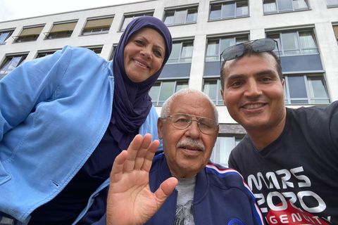 Alya und Mohammed Elbasyouni mit ihrem Sohn Loay bei einem Besuch in Leer. Das Paar aus Wilhelmshaven sitzt derzeit im Gazastreifen fest.