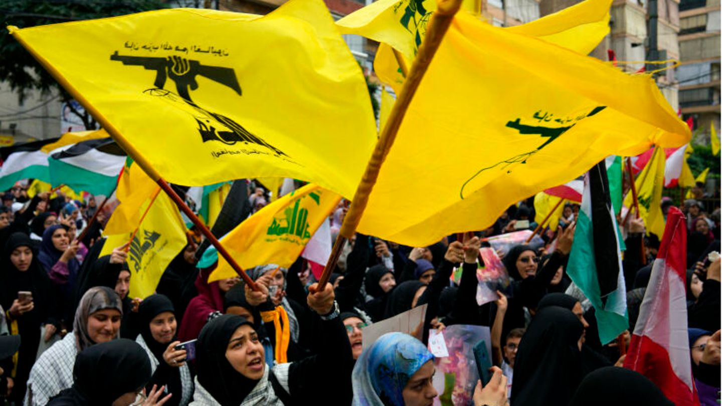 Hezbollah: Who is behind the terrorist group from northern Israel?