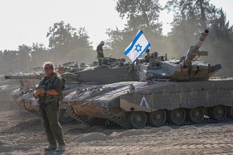 Israelische Soldaten in einem Bereitstellungsgebiet nahe der Grenze zum Gazastreifen im Süden Israels
