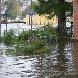 Der Willy-Brandt-Platz in Flensburg ist überschwemmt