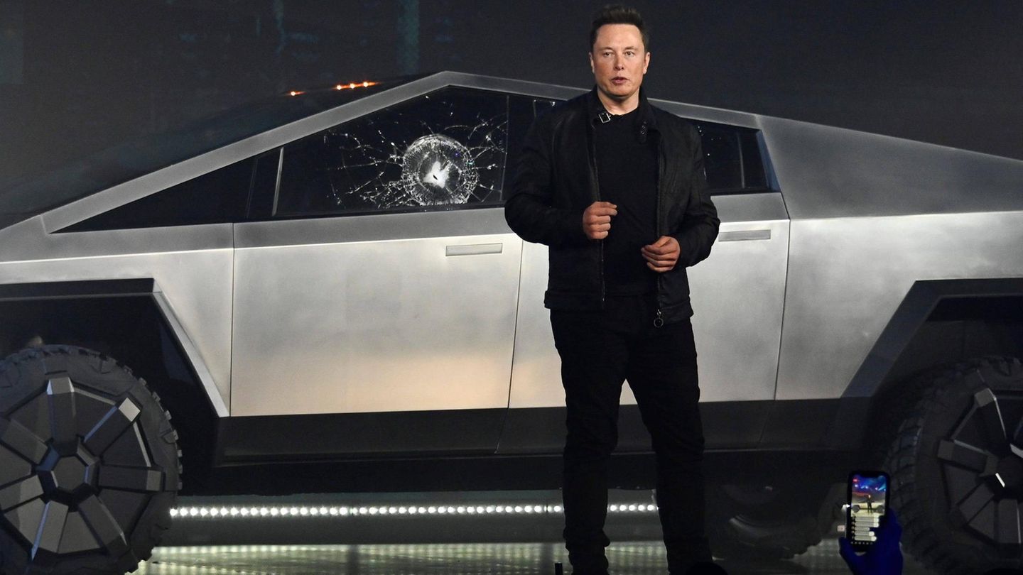 Tesla Cybertruck Elon Musk