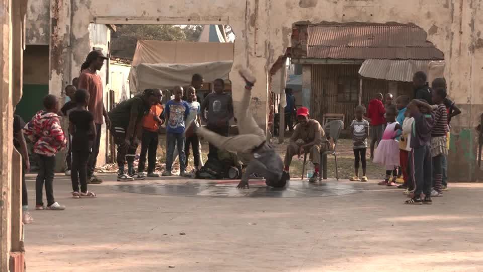 Video: Kenianische Breakdancer hoffen auf olympische Bühne