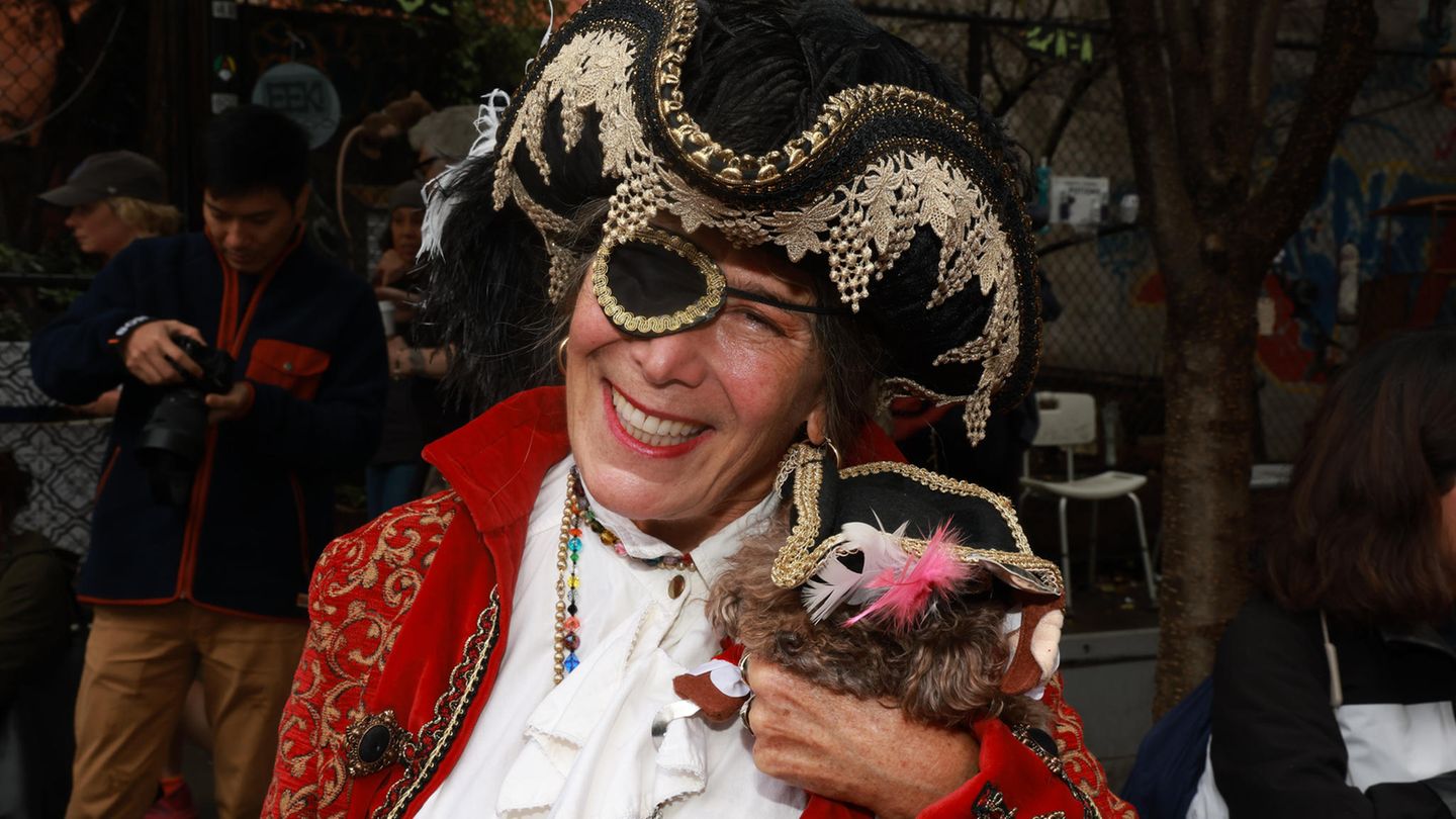 Halloween Hunde Parade Tompkins Square New York