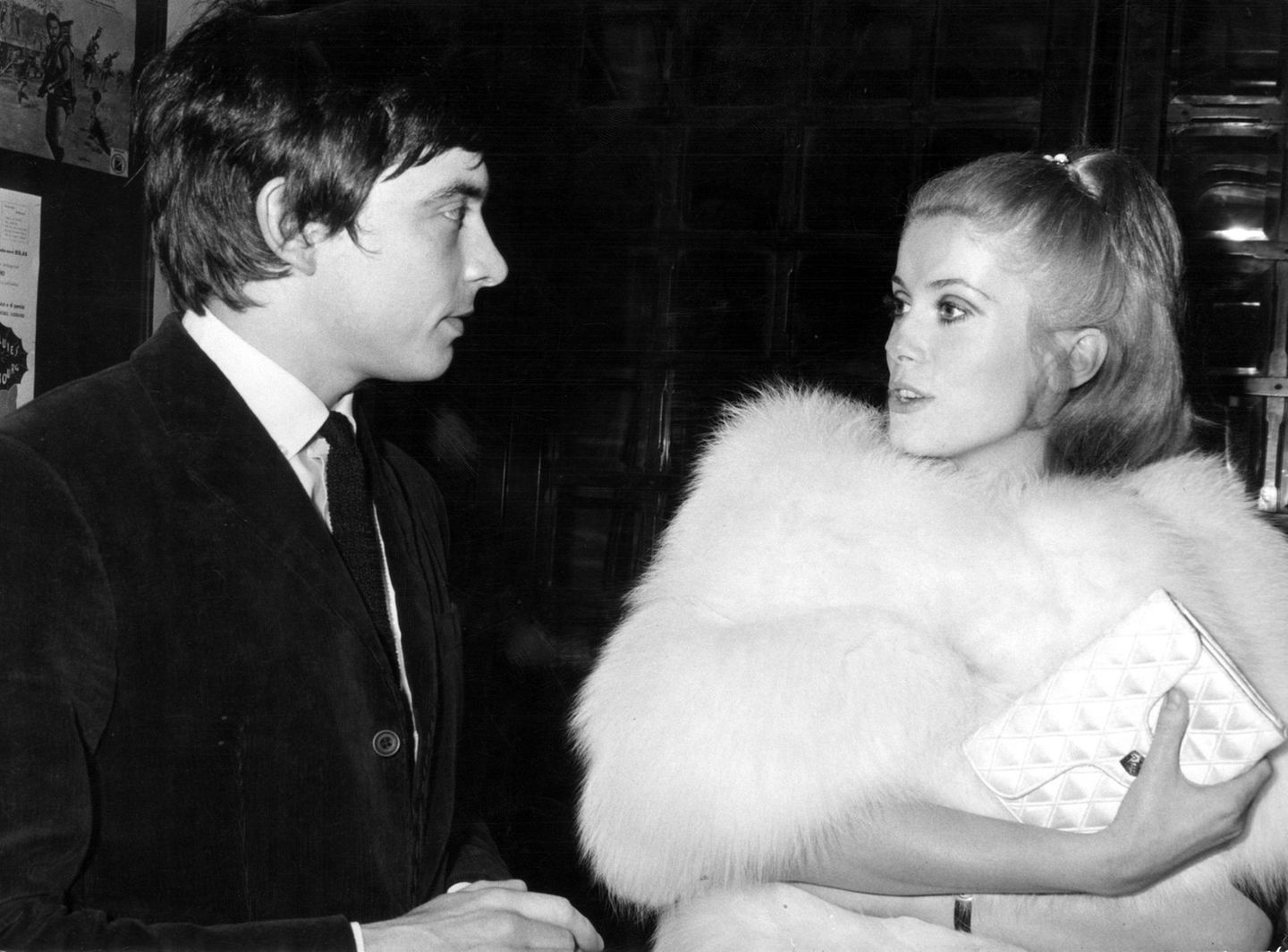 1965 lernte Deneuve auch den britischen Modefotografen David Bailey kennen, den sie im selben Jahr heiratete. Die Ehe überstand das verflixte siebte Jahr nicht, das Paar ließ sich 1972 scheiden. Heute sagt Deneuve über die Ehe: "Wozu heiraten, wenn es die Möglichkeit der Scheidung gibt?"
