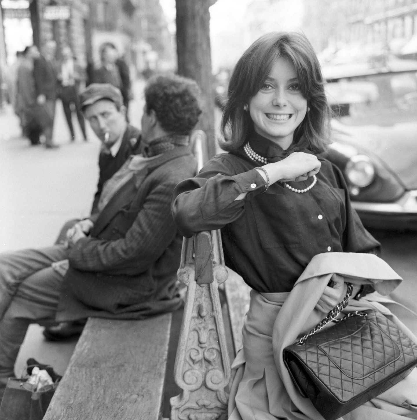 Die Schauspielerei wurde Deneuve in die Wiege gelegt: Ihre Mutter Renée Deneuve war Theaterschauspielerin, ihr Vater Maurice Dorléac Filmschauspieler und Leiter der Synchronstudios von Paramount. So wundert es auch nicht, dass sie 1957 im Alter von nur 13 Jahren – ohne jemals Schauspielunterricht genommen zu haben – ihre erste Rolle in "Les Collégiennes" erhielt. Deneuve wuchs als zweitjüngste von vier Schwestern auf – ihre älteste Schwester Françoise arbeitete schon vor ihr mit Star-Produzenten wie Truffaut, René Clair, De Broca oder Polanski zusammen, holte sie ins Filmgeschäft, wobei Deneuve lange in ihrem Schatten stand. 