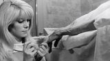Mit Roman Polańskis Thriller "Ekel" aus dem Jahr 1965 feierte die Blondine filmtechnisch jedoch große Erfolge. In dem Film verkörpert sie eine junge Frau, die im Wahn zur Mörderin wird. 