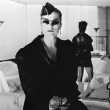 Ihre Wandelbarkeit zeigte Deneuve erneut im Film "Begierde" aus dem Jahr 1983, in dem sie eine lesbische Vampirin verkörpert. Der Fantasystreifen von Tony Scott mit David Bowie wurde zum Hit. Oscar-Preisträgerin Susan Sarandon kommentierte den Film damals mit den Worten: "Man muss nicht betrunken sein, um mit Catherine Deneuve schlafen zu wollen – egal, welche sexuelle Orientierung man vorher hatte" und bezog sich darauf, dass Deneuve zigfach in sexuell mehrdeutigen Rollen aufging. Denn auf der Leinwand brillierte sie im Laufe der Jahre als Heldin, Prostituierte, Mörderin, Vampirin, Intellektuelle oder Mutter, war dabei lesbisch, bi oder hetero.