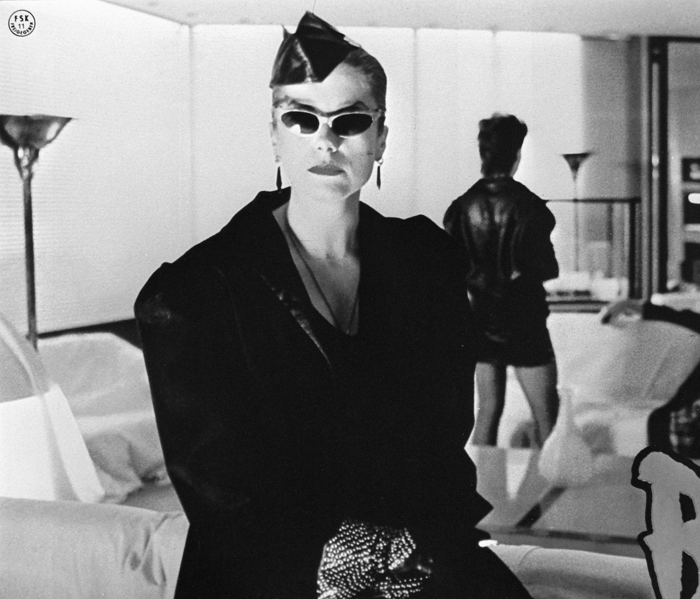 Ihre Wandelbarkeit zeigte Deneuve erneut im Film "Begierde" aus dem Jahr 1983, in dem sie eine lesbische Vampirin verkörpert. Der Fantasystreifen von Tony Scott mit David Bowie wurde zum Hit. Oscar-Preisträgerin Susan Sarandon kommentierte den Film damals mit den Worten: "Man muss nicht betrunken sein, um mit Catherine Deneuve schlafen zu wollen – egal, welche sexuelle Orientierung man vorher hatte" und bezog sich darauf, dass Deneuve zigfach in sexuell mehrdeutigen Rollen aufging. Denn auf der Leinwand brillierte sie im Laufe der Jahre als Heldin, Prostituierte, Mörderin, Vampirin, Intellektuelle oder Mutter, war dabei lesbisch, bi oder hetero.