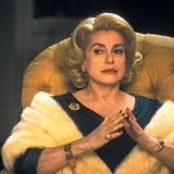 Doch Deneuve war nicht nur Oscar-Preisträgerin, Filmstar, Muse und Sexsymbol, sondern zudem noch eine echte Geschäftsfrau. Mittlerweile hat die Französin ihr eigenes Parfum auf den Markt gebracht und ihre eigene Brillen-, Schuh-, Schmuck- und Interior-Linie designt. Hier sieht man sie 2002 in der Komödie "8 Frauen" von François Ozon.