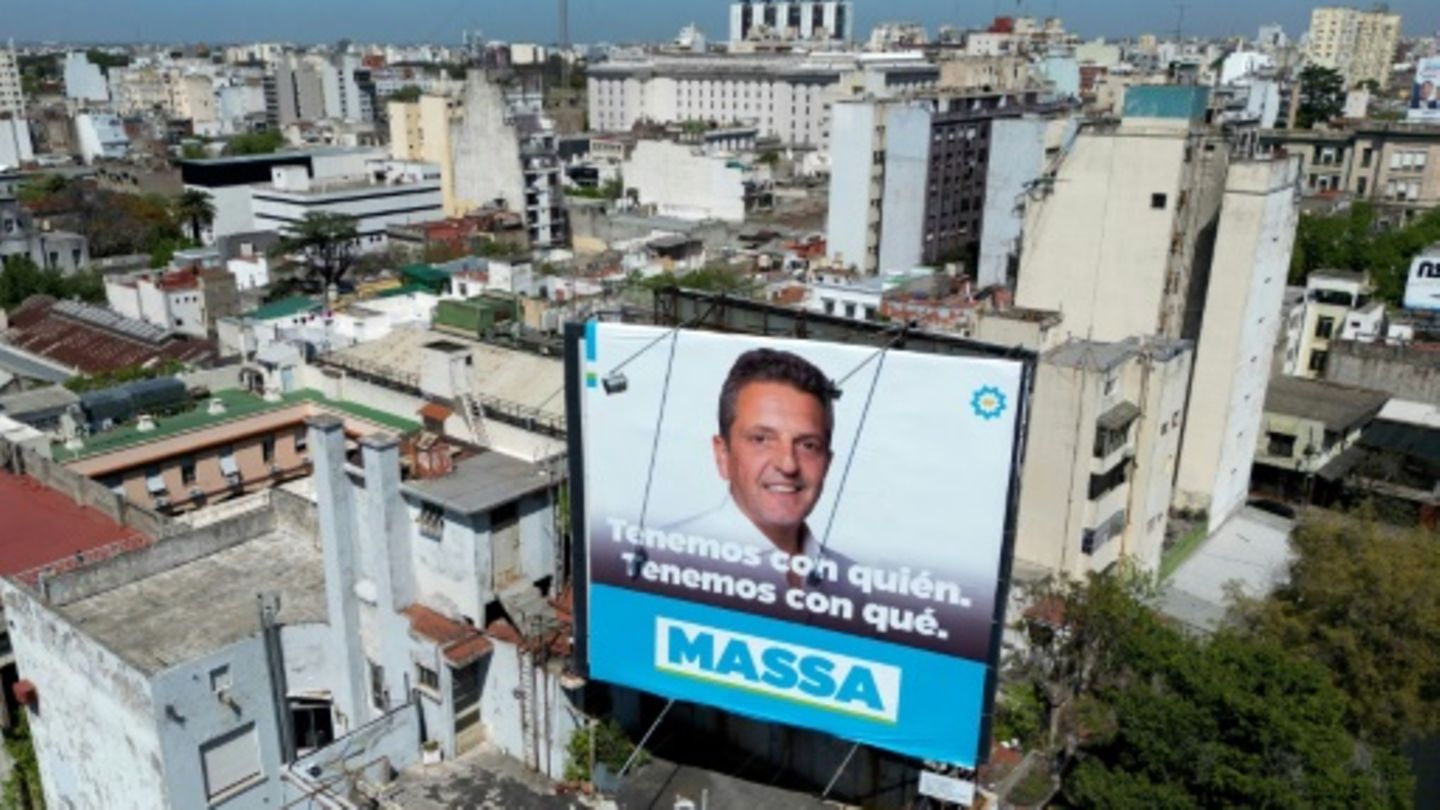 Más de 35 millones de personas en Argentina han llamado a votar por el presidente