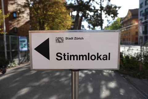 Wahl in der Schweiz: Ein Stimmlokal in Zürich