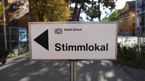 Wahl in der Schweiz: Ein Stimmlokal in Zürich