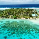 Die Marshallinseln liegen mitten im Pazifischen Ozean und gehören mit insgesamt rund 43.000 Einwohnern zu den kleinsten Staaten der Welt. Obwohl die Inselgruppe mit tollen Schnorchelspots und Traumstränden lockt, urlauben pro Jahr nur etwa 6100 Menschen dort. Das liegt vor allem an der schweren Erreichbarkeit. Es gibt lediglich einen Airport, der wiederum nur von Hawaii aus angeflogen wird. 