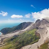 Die Karibik gehört zu den Traumzielen vieler Menschen. Während einige Inseln besonders begehrt sind, gibt es aber auch solche, die noch unbekannt bei Touristen sind. Montserrat ist eine von ihnen. Die kleine Vulkaninsel beherbergt jährlich 19.300 Touristen