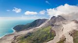 Die Karibik gehört zu den Traumzielen vieler Menschen. Während einige Inseln besonders begehrt sind, gibt es aber auch solche, die noch unbekannt bei Touristen sind. Montserrat ist eine von ihnen. Die kleine Vulkaninsel beherbergt jährlich 19.300 Touristen