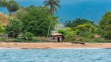 Unberührte Regenwälder und malerische Traumstrände, bunte Korallenriffe und abenteuerliche Berge – die Inseln São Tomé und Príncipe sind Orte, die viel Abwechslung zu bieten haben. Dabei sind sie vergleichsweise gut erreichbar, etwa mit Flügen von Deutschland aus und einem Zwischenstopp in Portugal. Den Weg nehmen jährlich immerhin 34.900 Urlauber auf sich. 