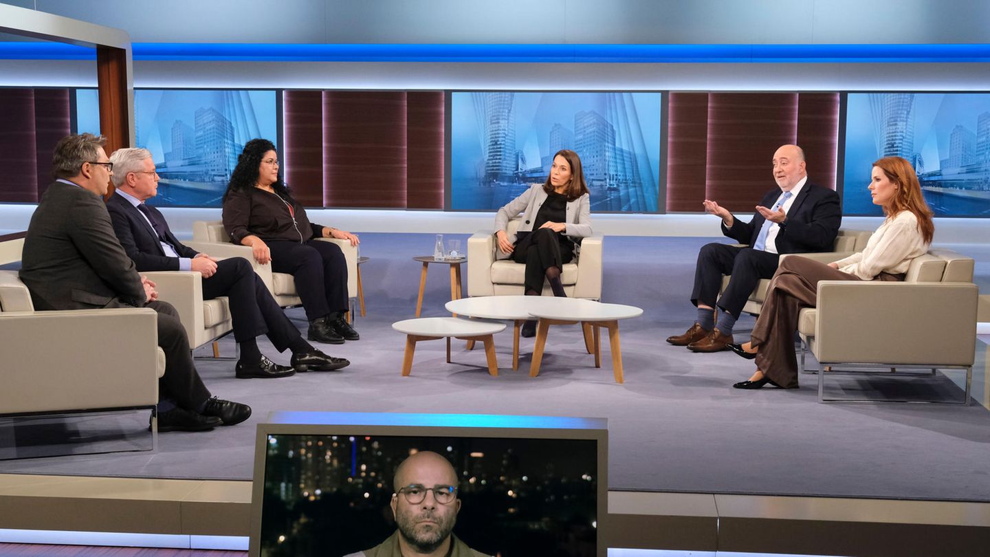 Hoda Salah (3. von links) und Israels Botschafter Ron Prosor (2. von rechts) geraten bei "Anne Will" aneinander